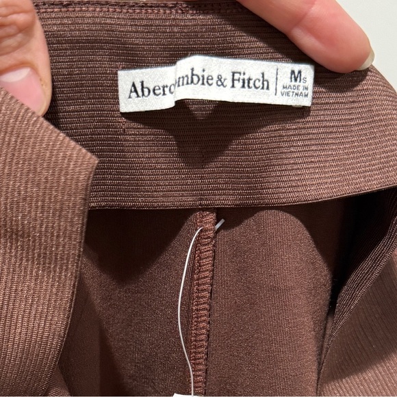 NWT Abercrombie & Fitch Ponte Knit Split-Hem Flare Pant Medium M Brown Pull On - Picture 2 of 9